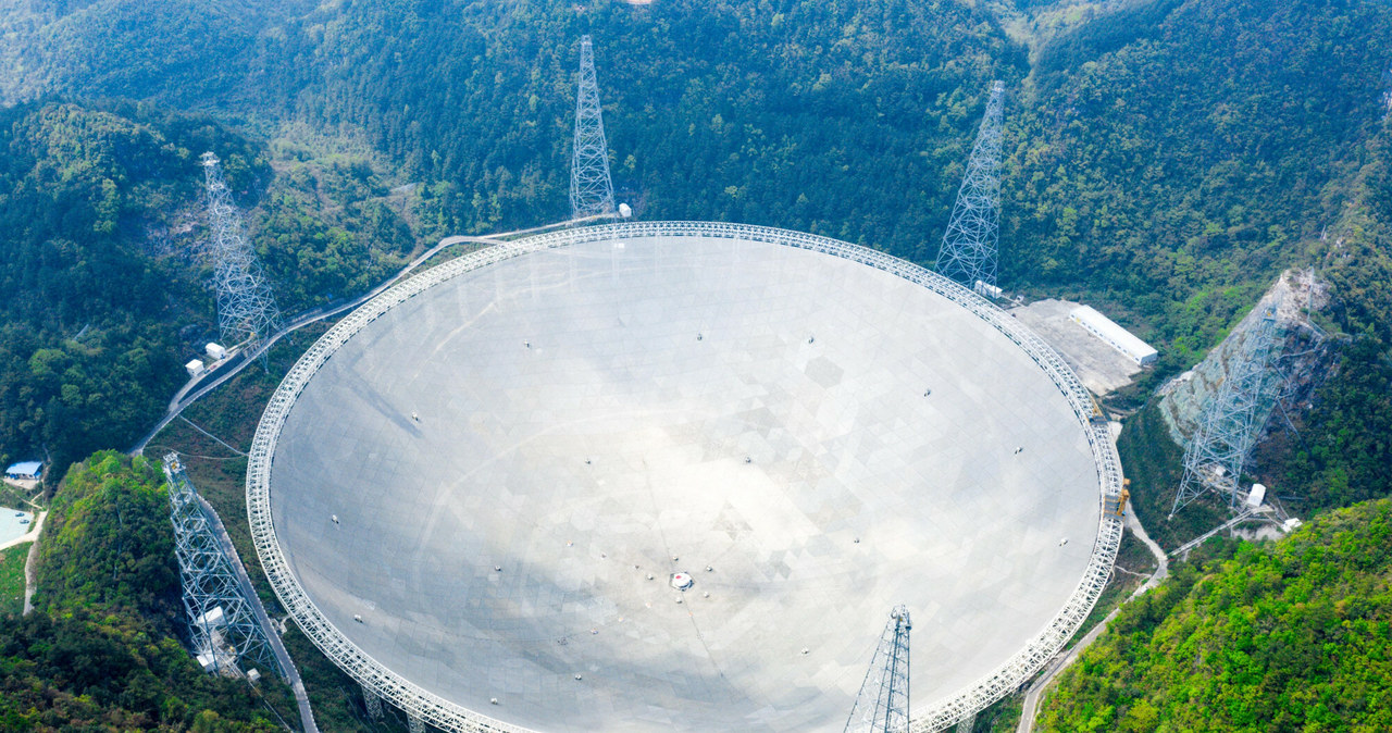 Radioteleskop FAST jest wielkości 30 boisk piłkarskich /Ou Dongqu/Xinhua News /East News