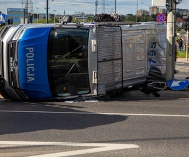 Radiowóz przewrócił się na bok. Wypadek w Olsztynie
