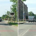 Radiowóz utknął na przejeździe kolejowym między szlabanami [FILM]