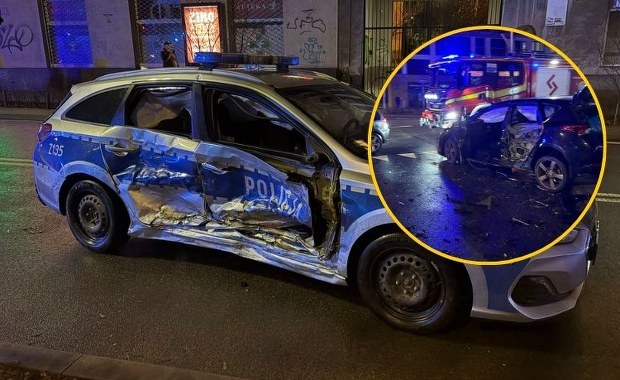 Radiowóz zderzył się z osobówkami w Warszawie. Trzy osoby trafiły do szpitala