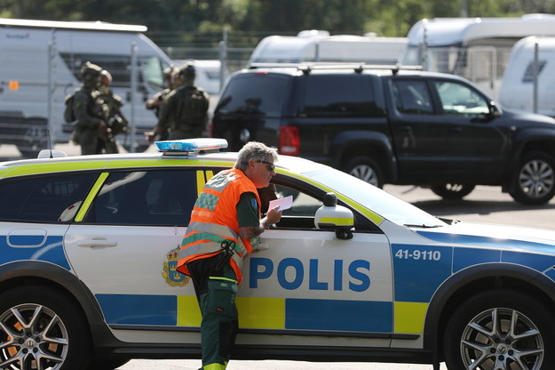 Radiowozy przed więzieniem pod Eskilstuną /PER KARLSSONA SWEDEN OUT /PAP/EPA