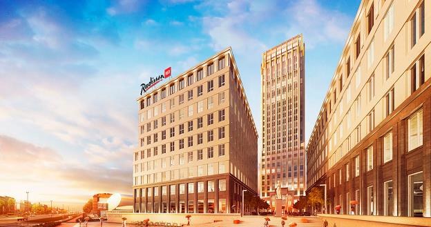 Radisson RED w Krakowie (wizualizacja). W tyle tzw. szkieletor po przebudowie /.