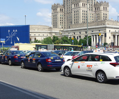 Radni z Warszawy przeciwni podwyżkom stawek za przewóz. Taksówkarze nie odpuszczą