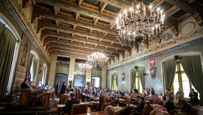 Radny śledzony przez detektywów, drugi wyrzucony z PiS. Co się dzieje w Krakowie?