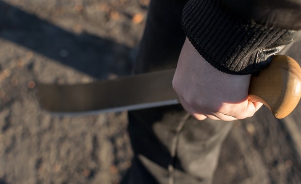 Radom: 46-latek z maczetą i siekierą wszedł do centrum handlowego