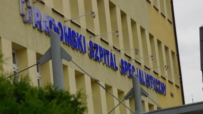 Radom: Bezdomny, który zmarł po wywiezieniu ze szpitala przez ochroniarzy, był ciężko chory