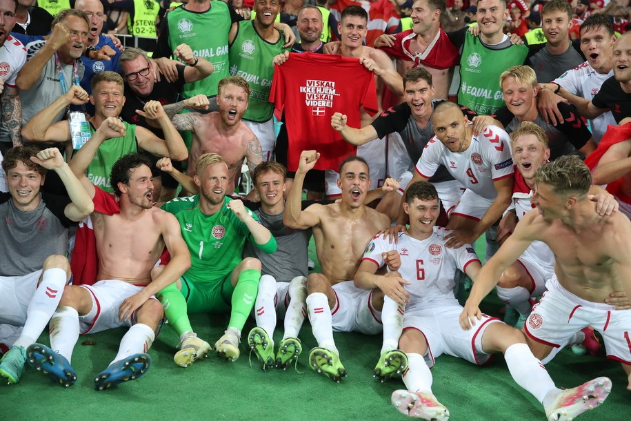 Radość duńskiej drużyny /TOLGA BOZOGLU / POOL /PAP/EPA