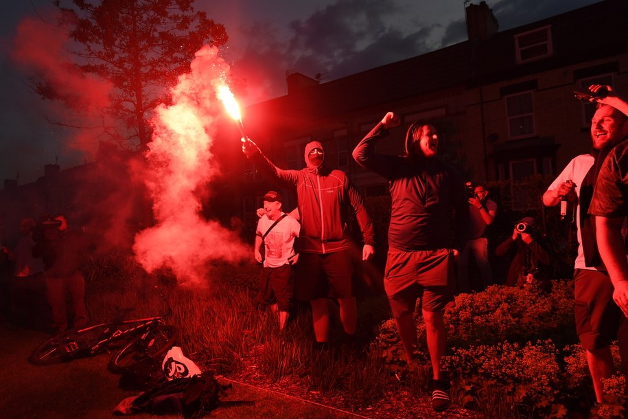 Radość fanów Liverpoolu /PETER POWELL   /PAP/EPA