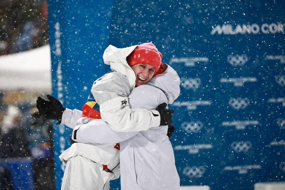 Radość Kacpra Tomasiaka i Pawła Wąska /HANNIBAL HANSCHKE /PAP/EPA