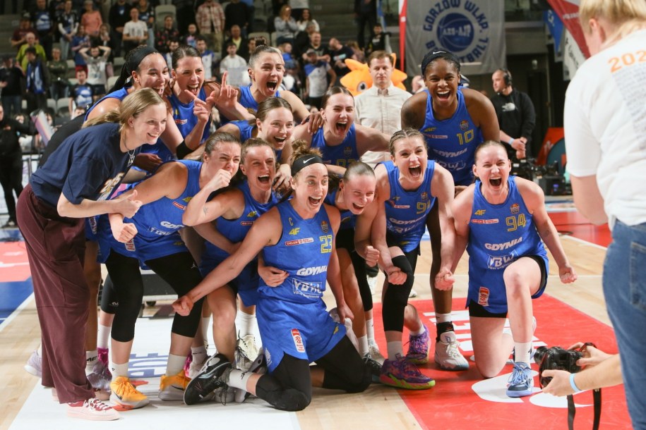Radość koszykarek VBW Gdynia /Lech Muszyński /PAP
