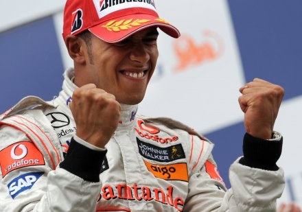 Radość Lewisa Hamiltona okazała się przedwczesna /AFP