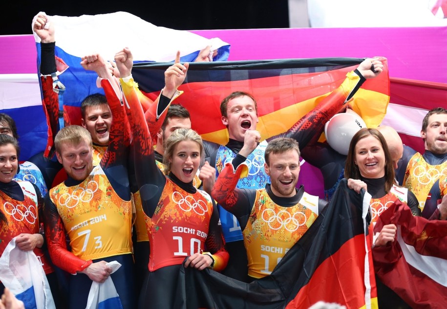 Radość niemieckich saneczkarzy /JENS BUETTNER    /PAP/EPA