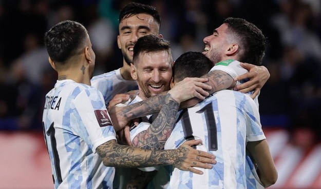 Radość piłkarzy Argentyny (w środku Lionel Messi) /JUAN IGNACIO RONCORONI /PAP/EPA