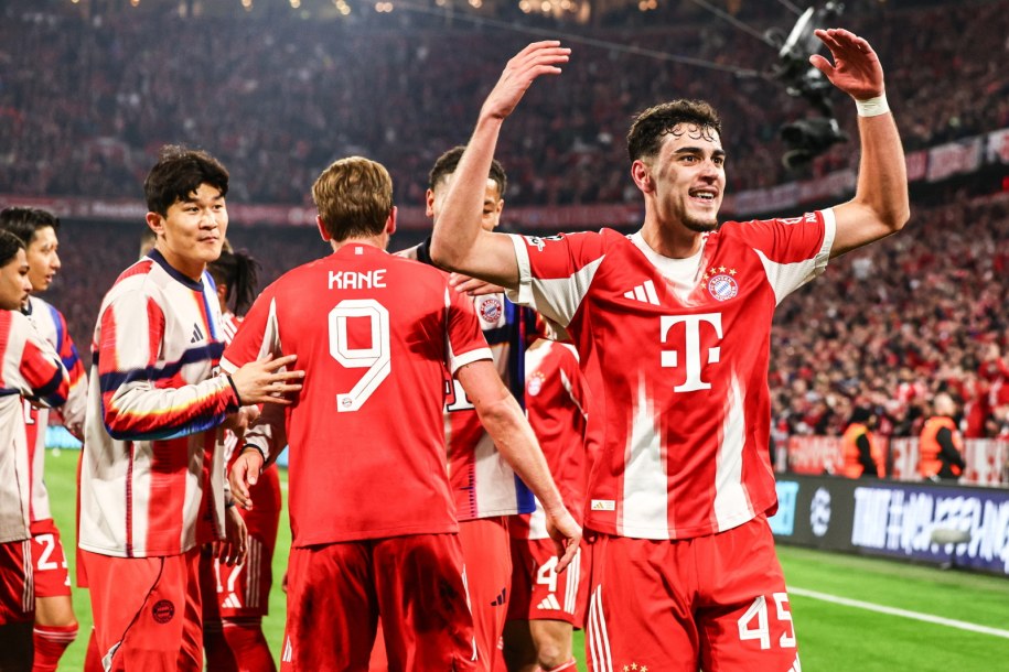 Radość piłkarzy Bayernu Monachium /PAP/EPA/ANNA SZILAGYI /PAP/EPA