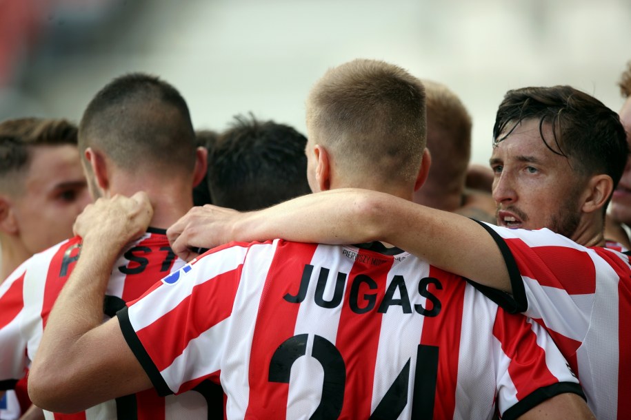 Radość piłkarzy Cracovii po wygranej /	Łukasz Gągulski /PAP