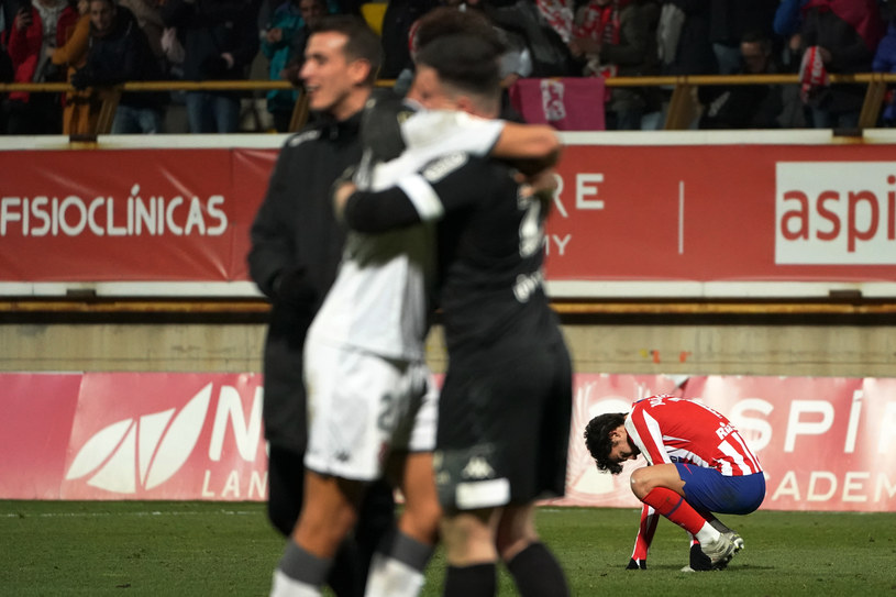 Radość piłkarzy Culturalu Leonesa po zwycięstwie z Atletico Madryt / CESAR MANSO /AFP