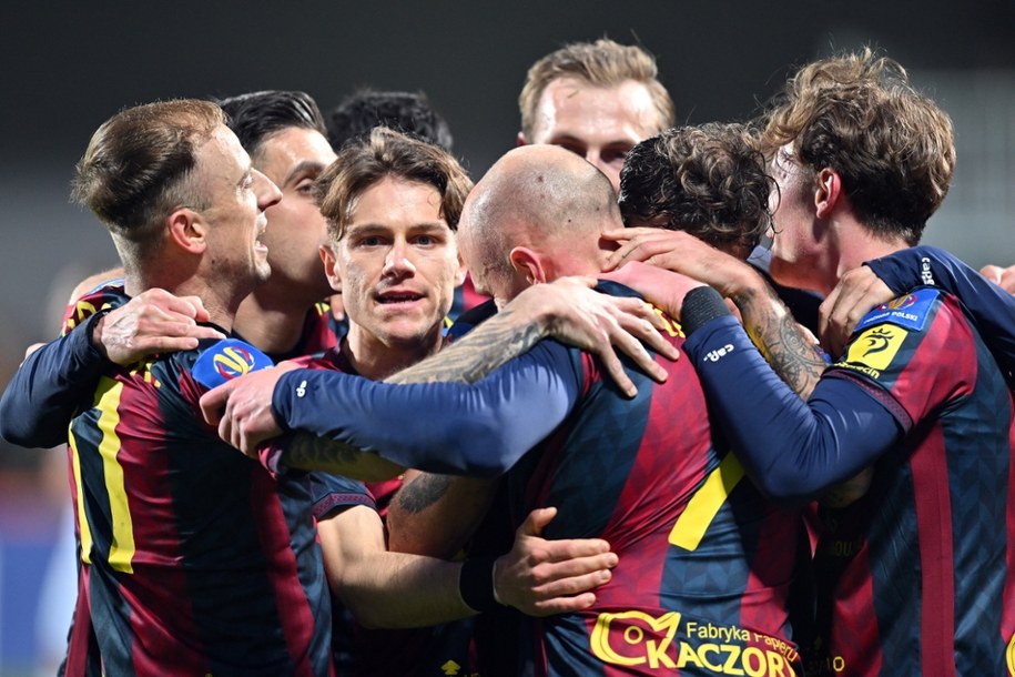 Radość piłkarzy Pogoni Szczecin /Łukasz Gagulski  /PAP