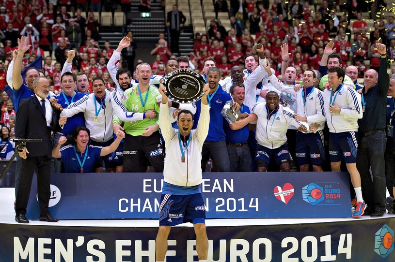 Radość piłkarzy ręcznych Francji po triumfie w finale mistrzostw Europy /PAP/EPA