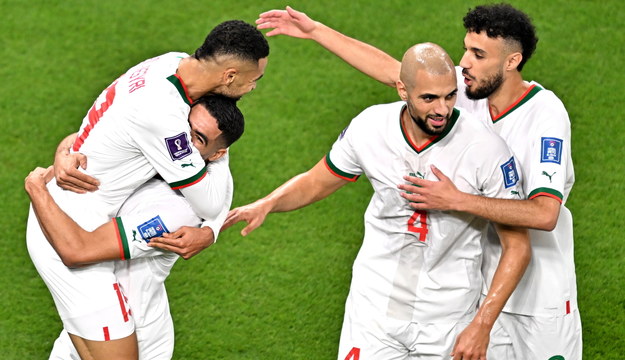 Radość piłkarzy reprezentacji Maroko po zwycięstwie nad Kanadą /Noushad Thekkayil /PAP/EPA
