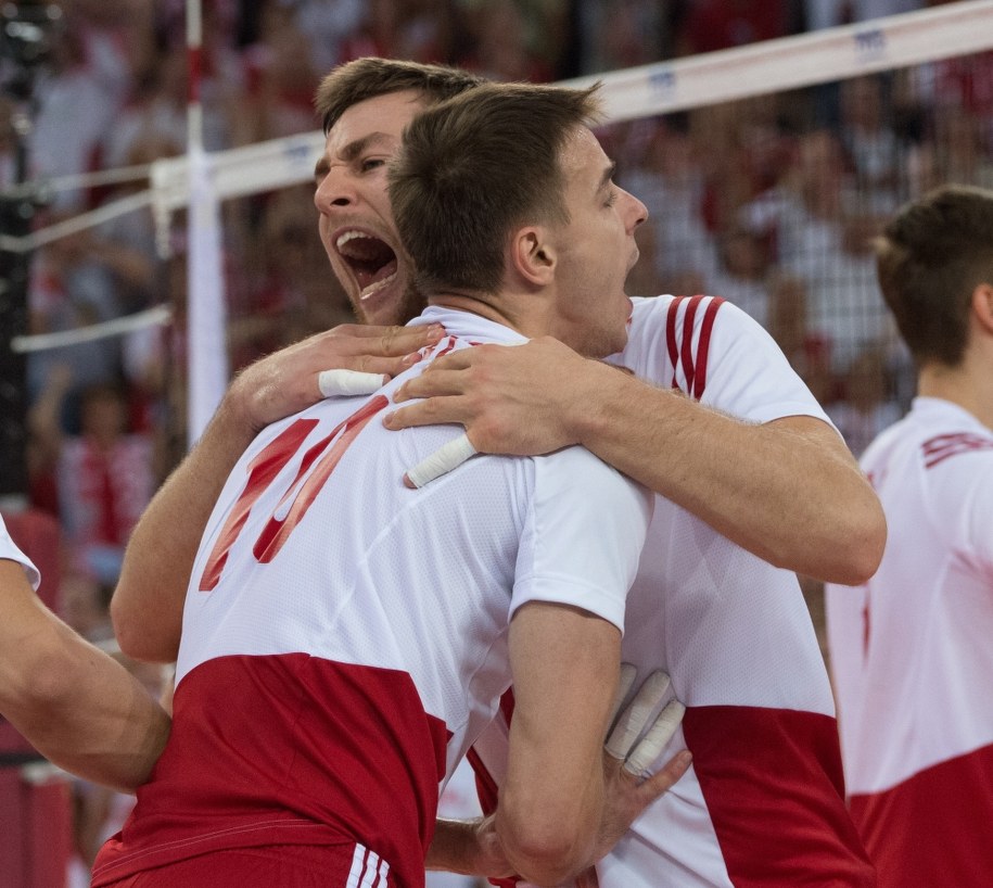 Radość Polaków - Michała Kubiaka (L) i Mariusza Wlazłego (P) po wygranej 3:2 z Brazylią /Grzegorz Michałowski /PAP/EPA