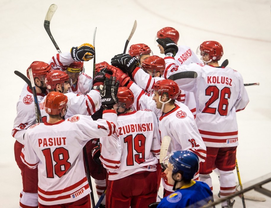 Radość Polaków po "złotym golu" Rafała Dutki /Tytus Żmijewski /PAP