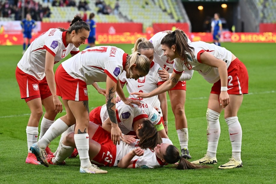 Radość Polek po bramce Adriany Achcińskiej /Marcin Gadomski /PAP/EPA