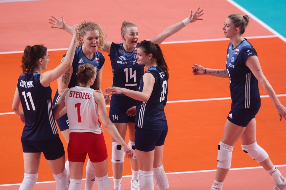 Radość polskich siatkarek /OLIVIER HOSLET /PAP/EPA