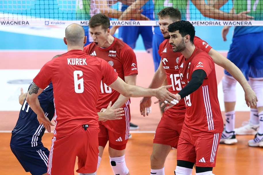 Radość polskich siatkarzy /	Łukasz Gągulski /PAP