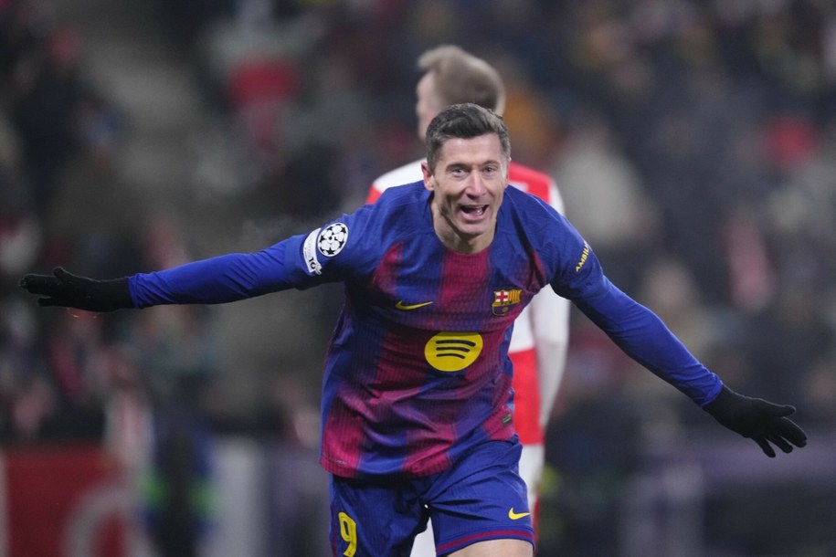 Radość Roberta Lewandowskiego po strzeleniu gola Slavii Praga. /Nur Photo/East News /East News