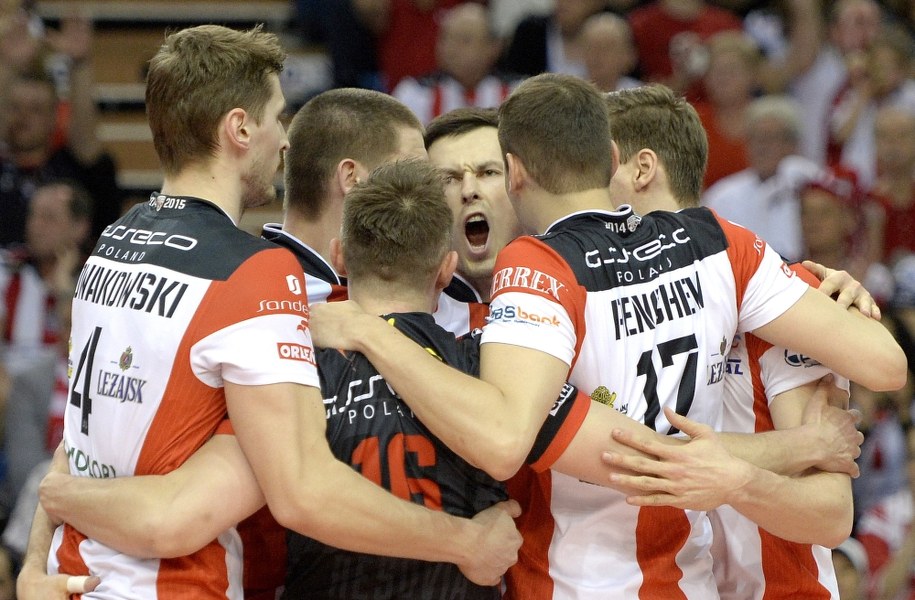 Radość siatkarzy Asseco Resovii Rzeszów w czasie 3. meczu finałowego Ekstraklasy z Lotosem Trefl Gdańsk /Darek Delmanowicz /PAP