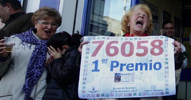 Radość szczęśliwców loterii "El Gordo" nie miała granic... /AFP
