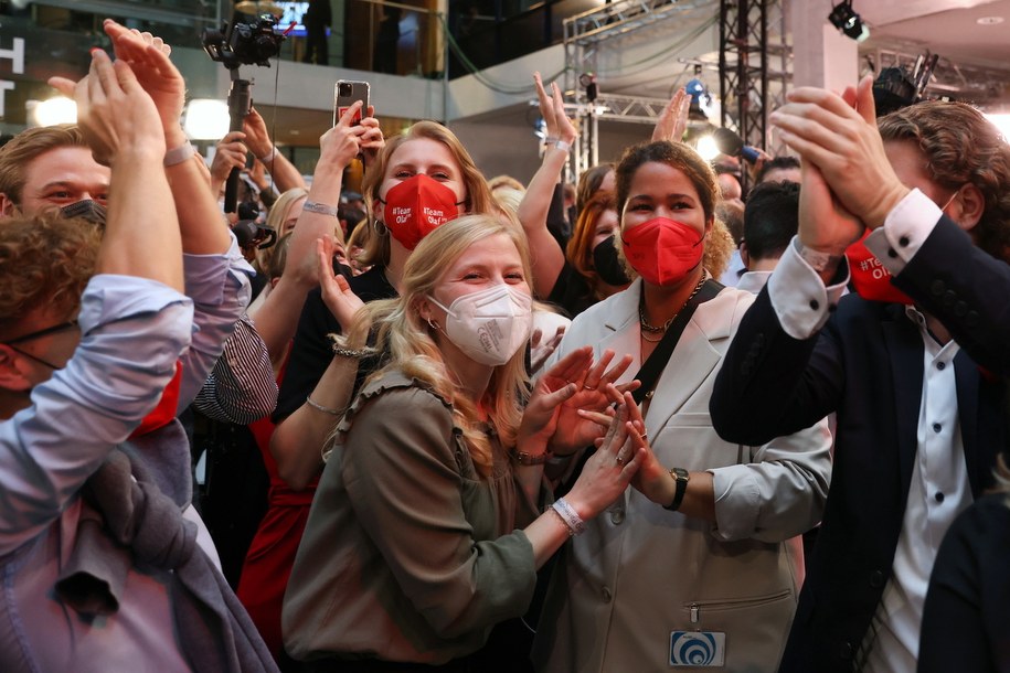 Radość w sztabie SPD /MAJA HITIJ / POOL /PAP/EPA