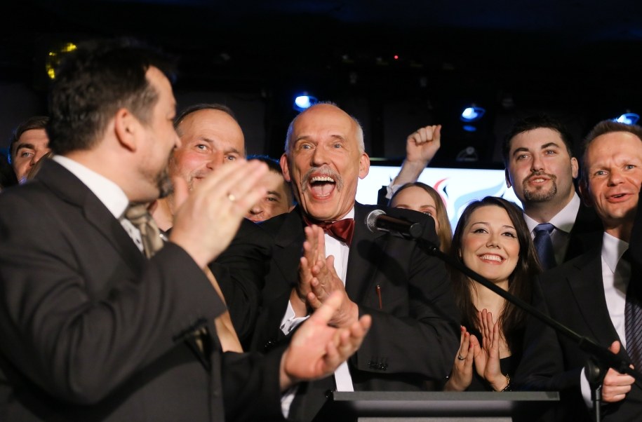 Radość w sztabie wyborczym Nowej Prawicy /Paweł Supernak /PAP