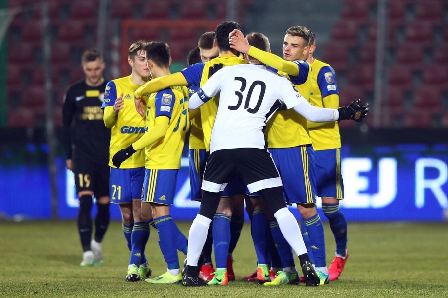 Radość zawodników Arki Gdynia podczas meczu 1/4 finału piłkarskiego Pucharu Polski //Łukasz Gągulski /PAP