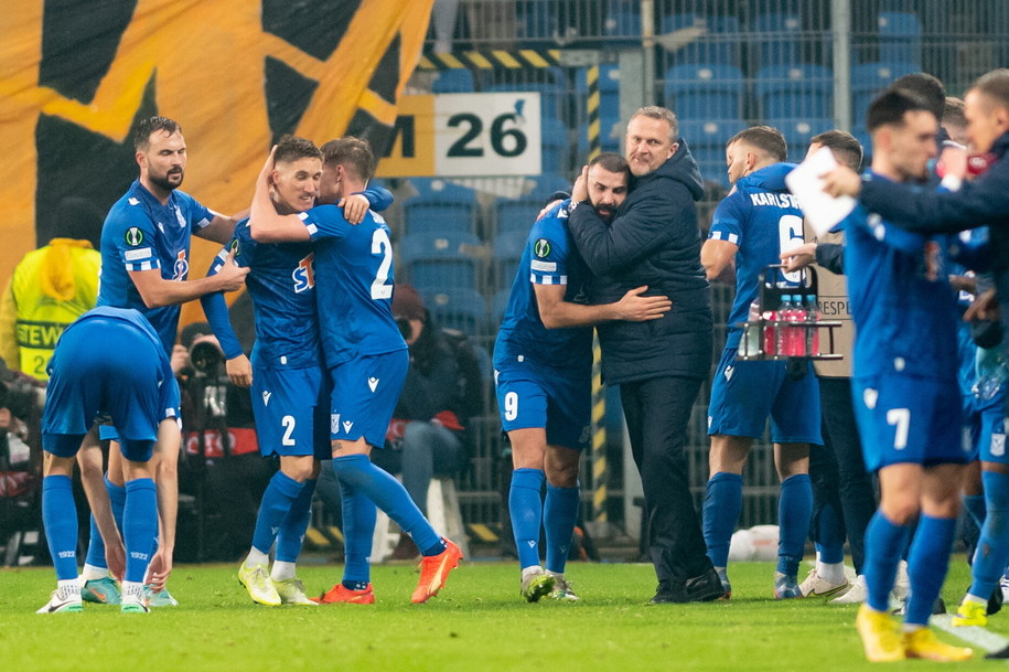 Radość zawodników Lecha Poznań /	Jakub Kaczmarczyk   /PAP