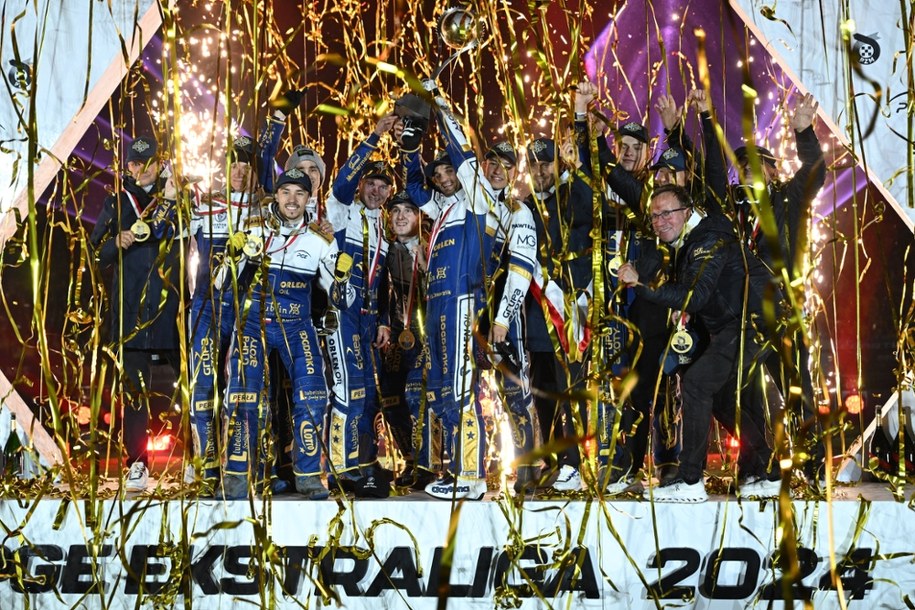 Radość zawodników Orlen Oil Motoru Lublin ze zwycięstwa w rewanżowym meczu finałowym żużlowej Ekstraligi z Betardem Spartą Wrocław /Wojtek Jargiło /PAP