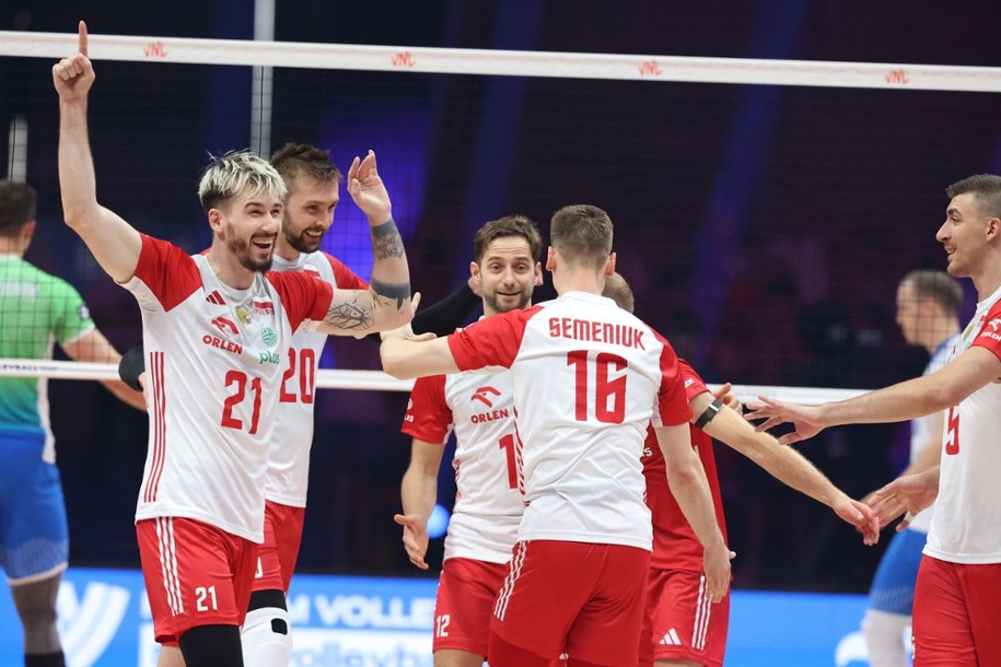 Radość zawodników reprezentacji Polski ze zdobytego punktu w meczu o 3. miejsce siatkarskiej Ligi Narodów w Łodzi ze Słowenią /Marian Zubrzycki /PAP