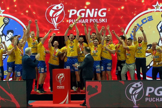 Radość zawodników zespołu Łomża Vive Kielce po zdobyciu - po raz 17. w historii, a 12. z rzędu - Pucharu Polski piłkarzy ręcznych sezonu 2020/2021 /Tomasz Wojtasik /PAP