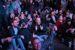 Radość zwolenników Petera Magyara po zwycięstwie wyborczym