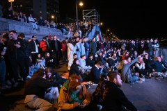 Radość zwolenników Petera Magyara po zwycięstwie wyborczym