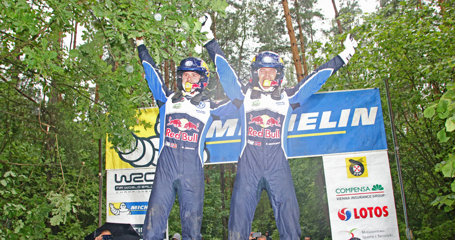 Radość zwycięzców na mecie: Anders Jaeger (z lewej) i Andreas Mikkelsen (Volkswagen Polo WRC) /Fot. Marek Wicher /INTERIA.PL