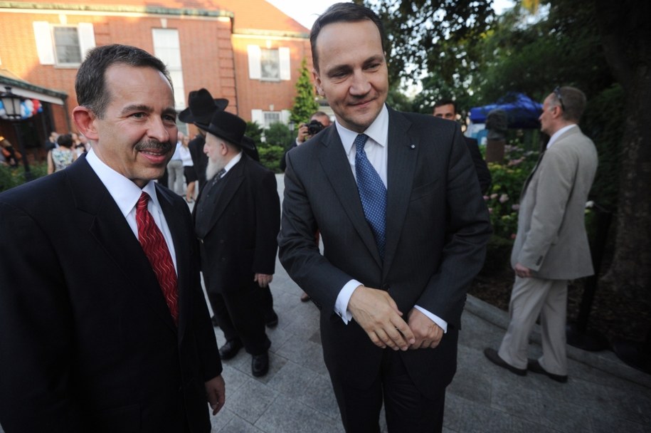 Radosław Sikorski i ambasador Stanów Zjednoczonych w Polsce Stephen D. Mull, lipiec 2013 /Grzegorz Jakubowski /PAP