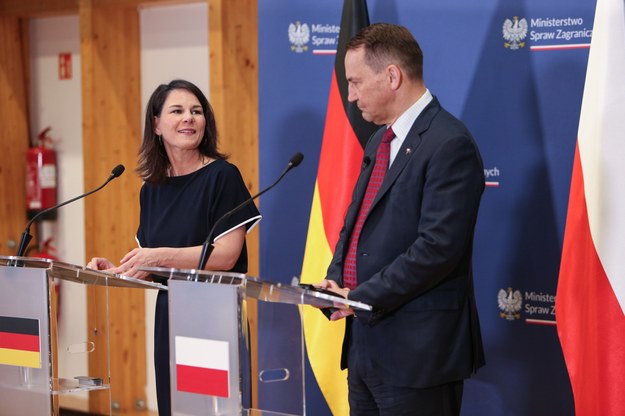 Radosław Sikorski i Annalena Baerbock podczas konferencji prasowej / 	Lech Muszyński    /PAP