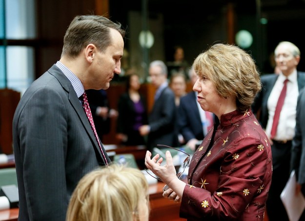 Radosław Sikorski i szefowa unijnej dyplomacji Catherine Ashton /OLIVIER HOSLET /PAP/EPA