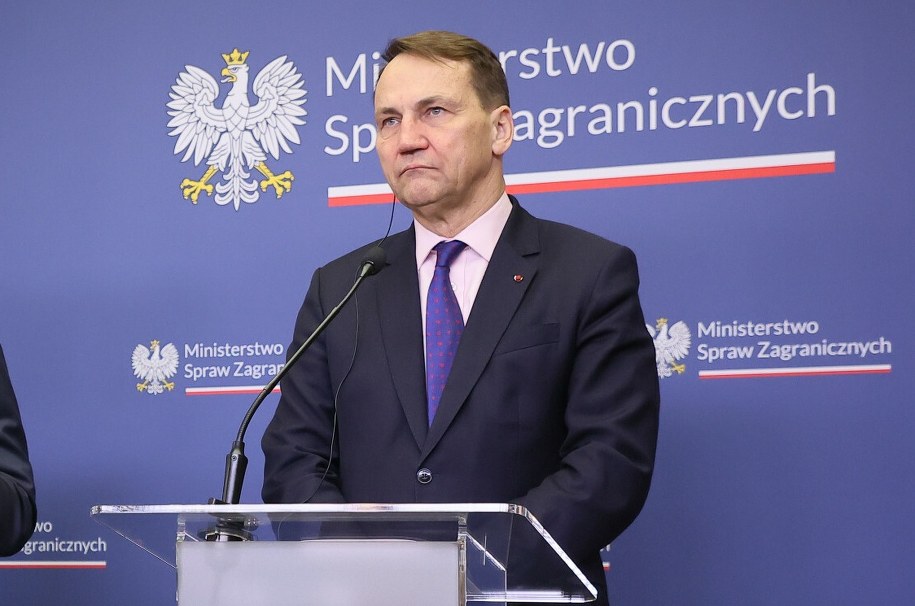 Radosław Sikorski na konferencji po spotkaniu z szefem dyplomacji Macedonii Płn., odpowiadający na pytanie o wizytę Karola Nawrockiego na Węgrzech, 25 marca 2026 /Adam Burakowski/East News /East News