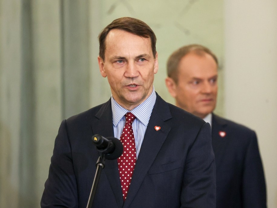 Radosław Sikorski podczas zaprzysiężenia rządu /Wojciech Olkusnik/East News  /East News