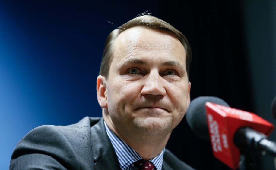 Radosław Sikorski w Brukseli /OLIVIER HOSLET /PAP/EPA
