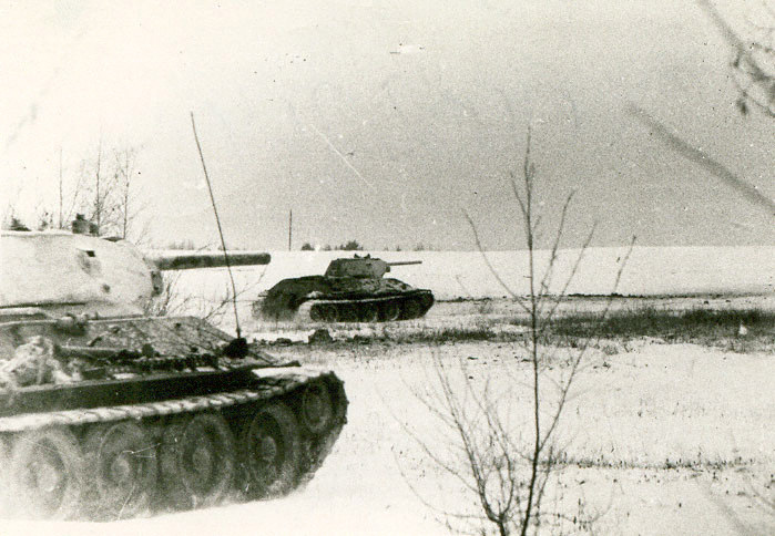 Radzieckie T-34/76 w czasie natarcia pod Narwą /Wikimedia Commons /INTERIA.PL/materiały prasowe