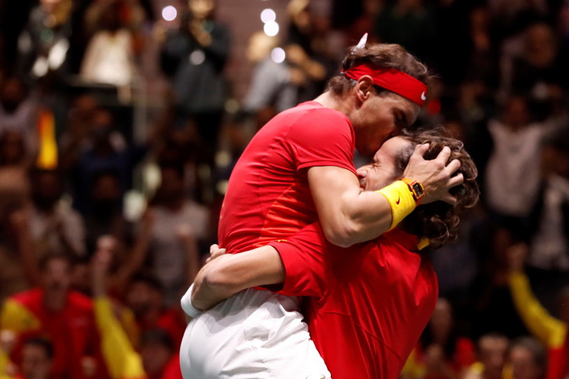 Rafael Nadal i Feliciano Lopez cieszą się z awansu do finału /PAP/EPA