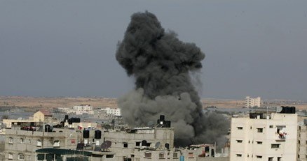 Rafah, Strefa Gazy - w trakcie bombardowań /AFP